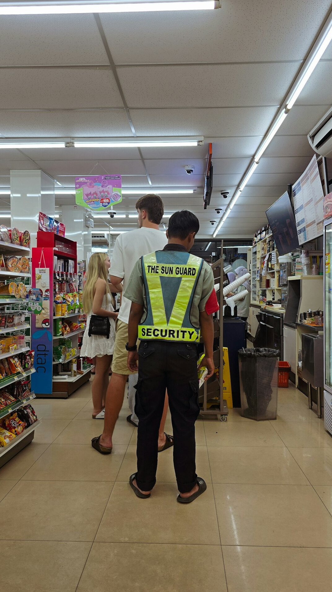 pickpocket caught in store