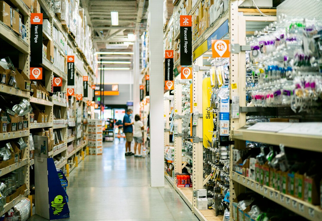 supermarket aisle with shoppers