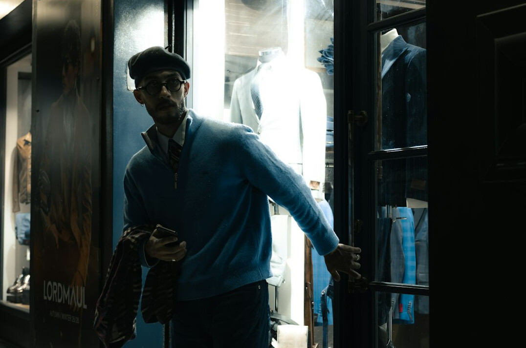 detective in plain clothes